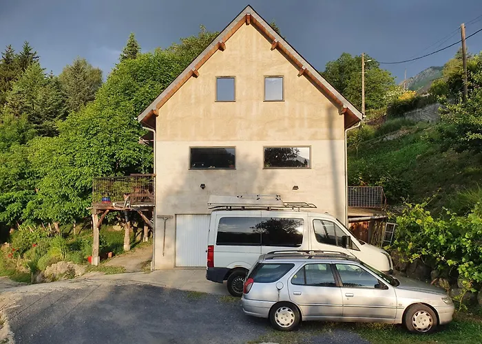 Maison Atypique Et Chaleureuse Dans La Nature بيت للعطل *